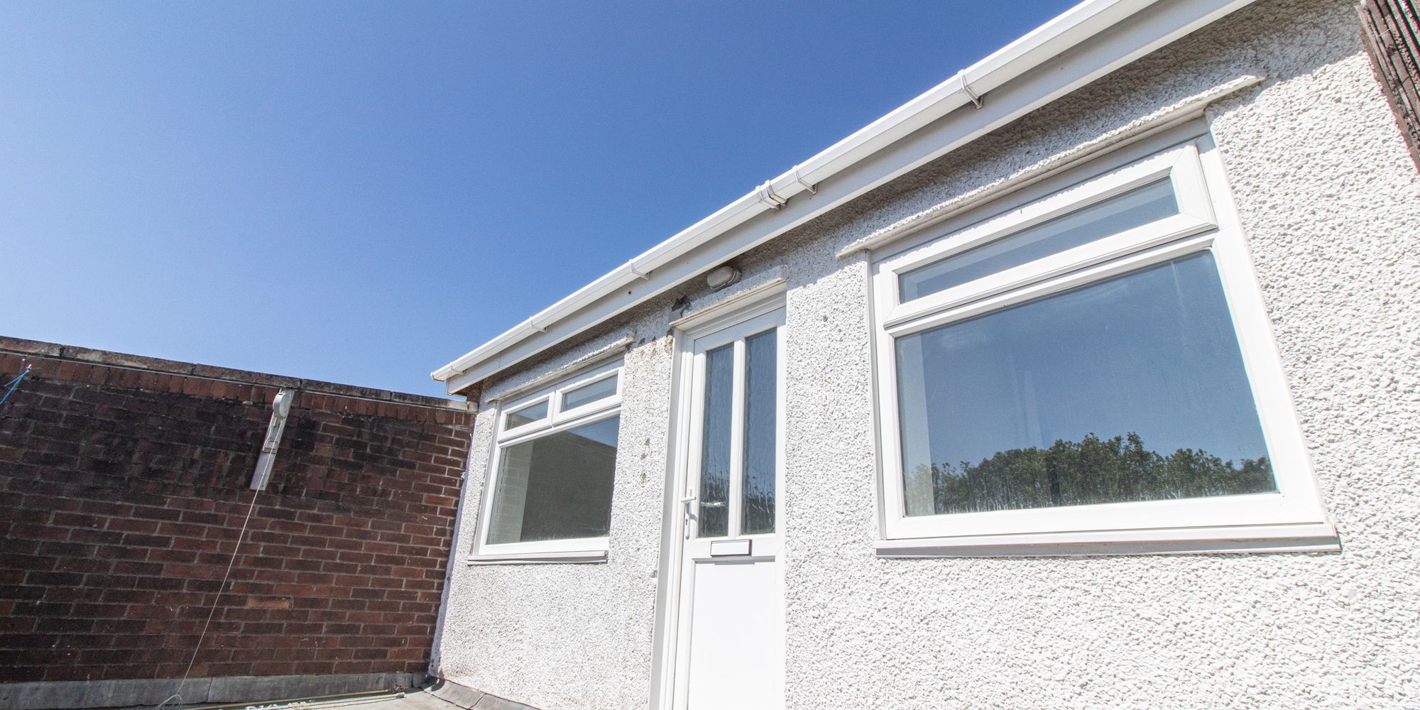 2 Bedroom Flat On The Parade, Castle Drive, Dinas PowysTo Let