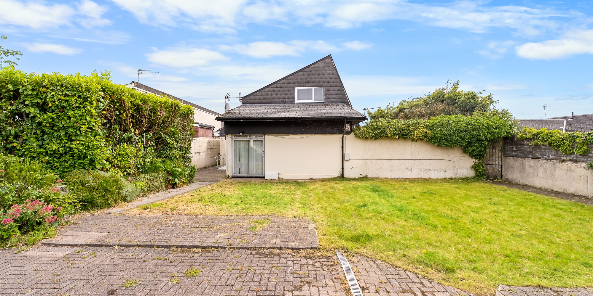 Photo of Crown Hill, Llantwit Fardre, CF38