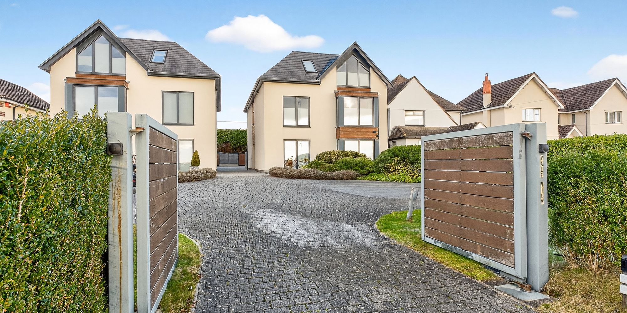 Photo of Llantrisant Road, Groesfaen, CF72