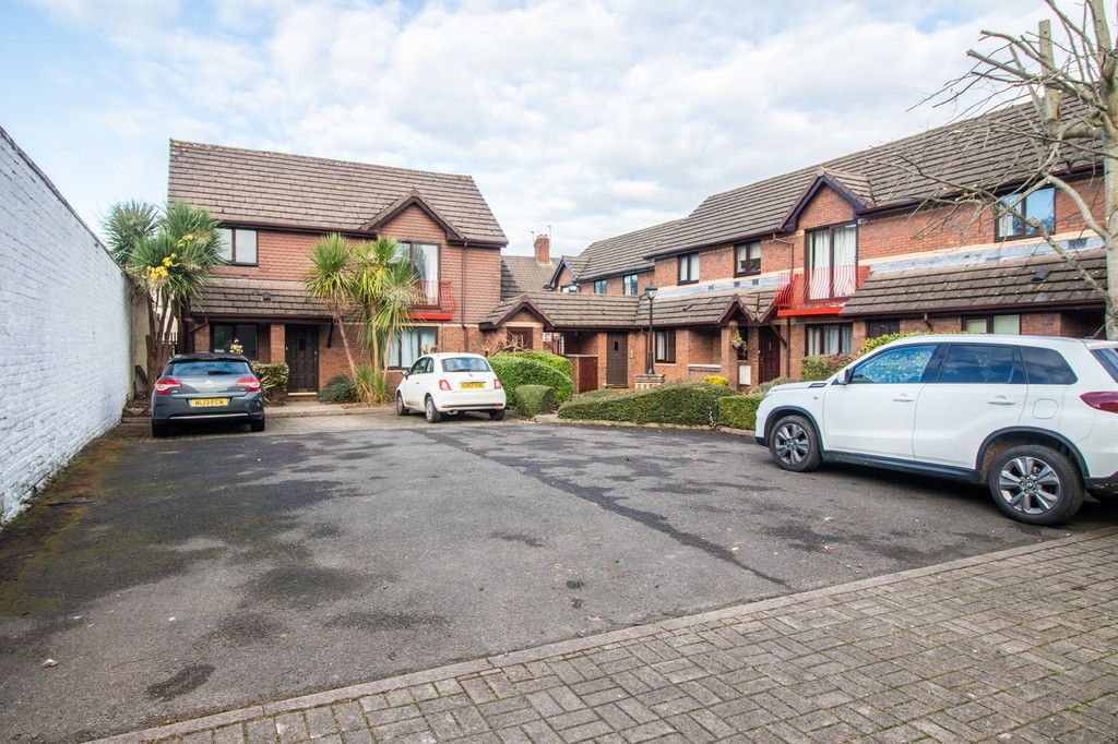 Image 6 Forest Court, Severn Grove